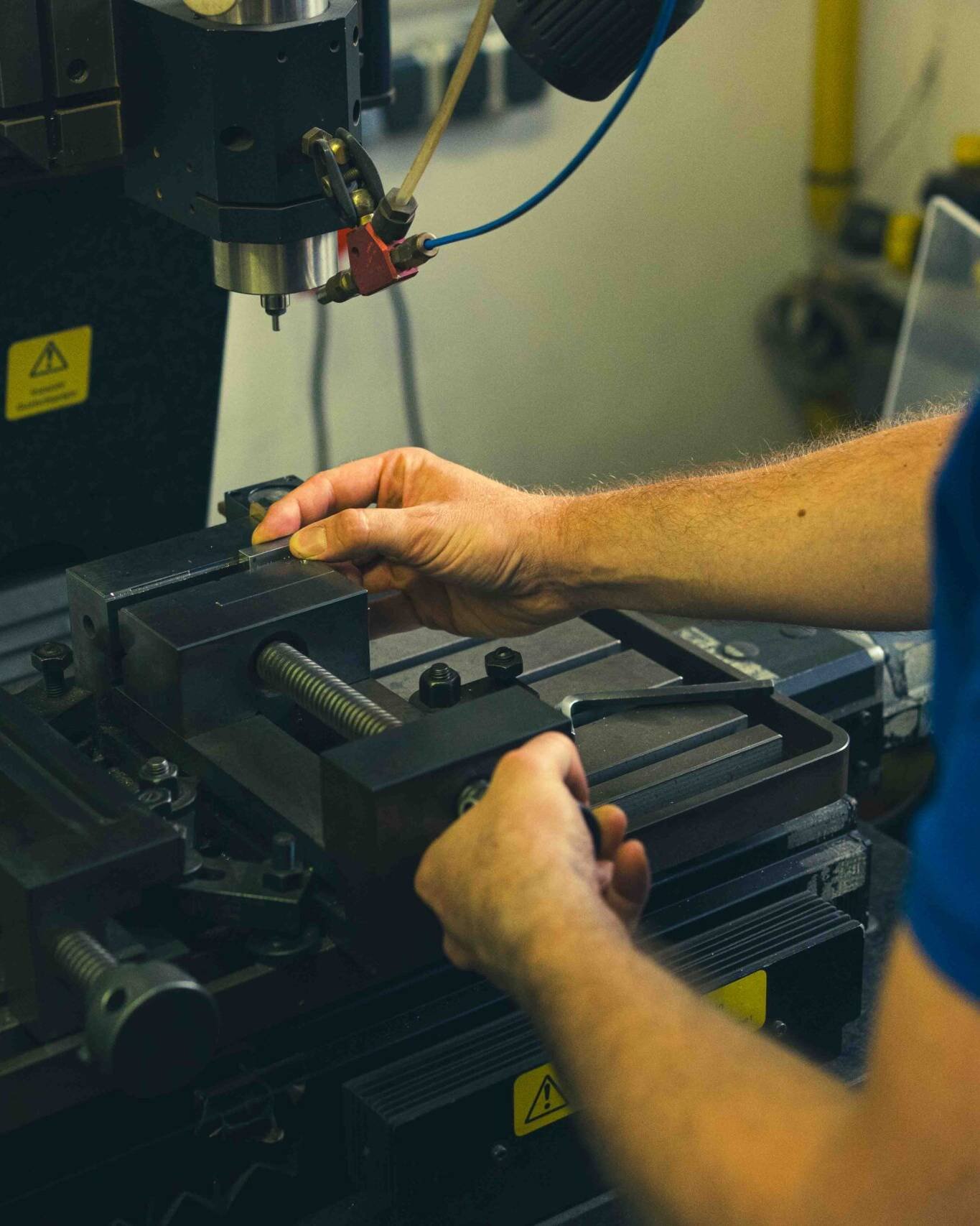 Hopbach Gravier- und Signiertechnik – Spezialist für Gravuren, Stempel, Prägewerkzeuge und individuelle Kennzeichnungstechnik aus Solingen.
