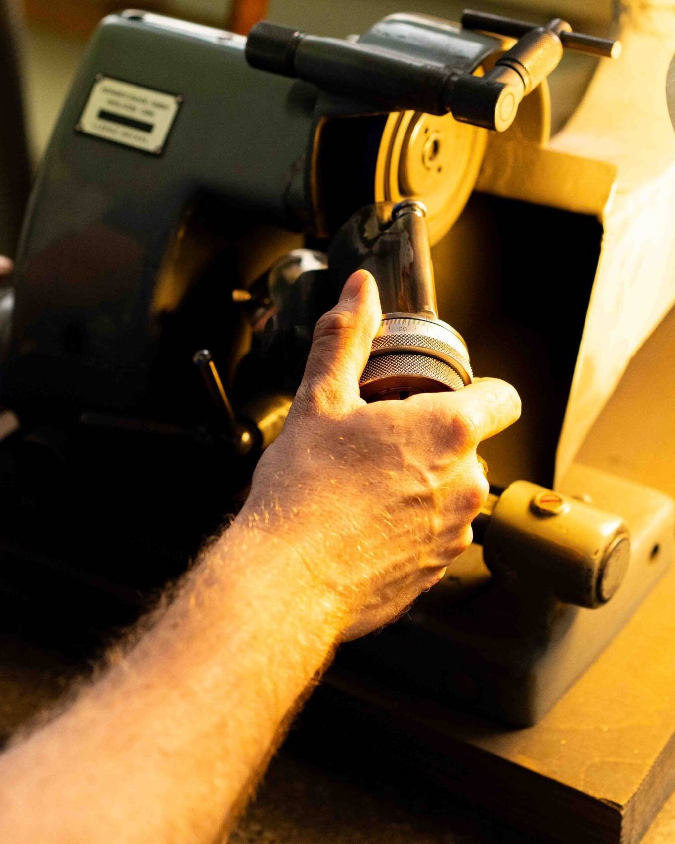 Hopbach Gravier- und Signiertechnik – Spezialist für Gravuren, Stempel, Prägewerkzeuge und individuelle Kennzeichnungstechnik aus Solingen.