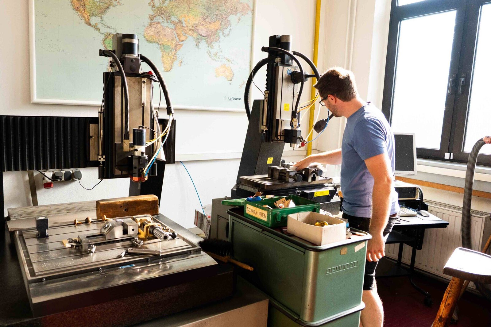 Hopbach Gravier- und Signiertechnik – Spezialist für Gravuren, Stempel, Prägewerkzeuge und individuelle Kennzeichnungstechnik aus Solingen.