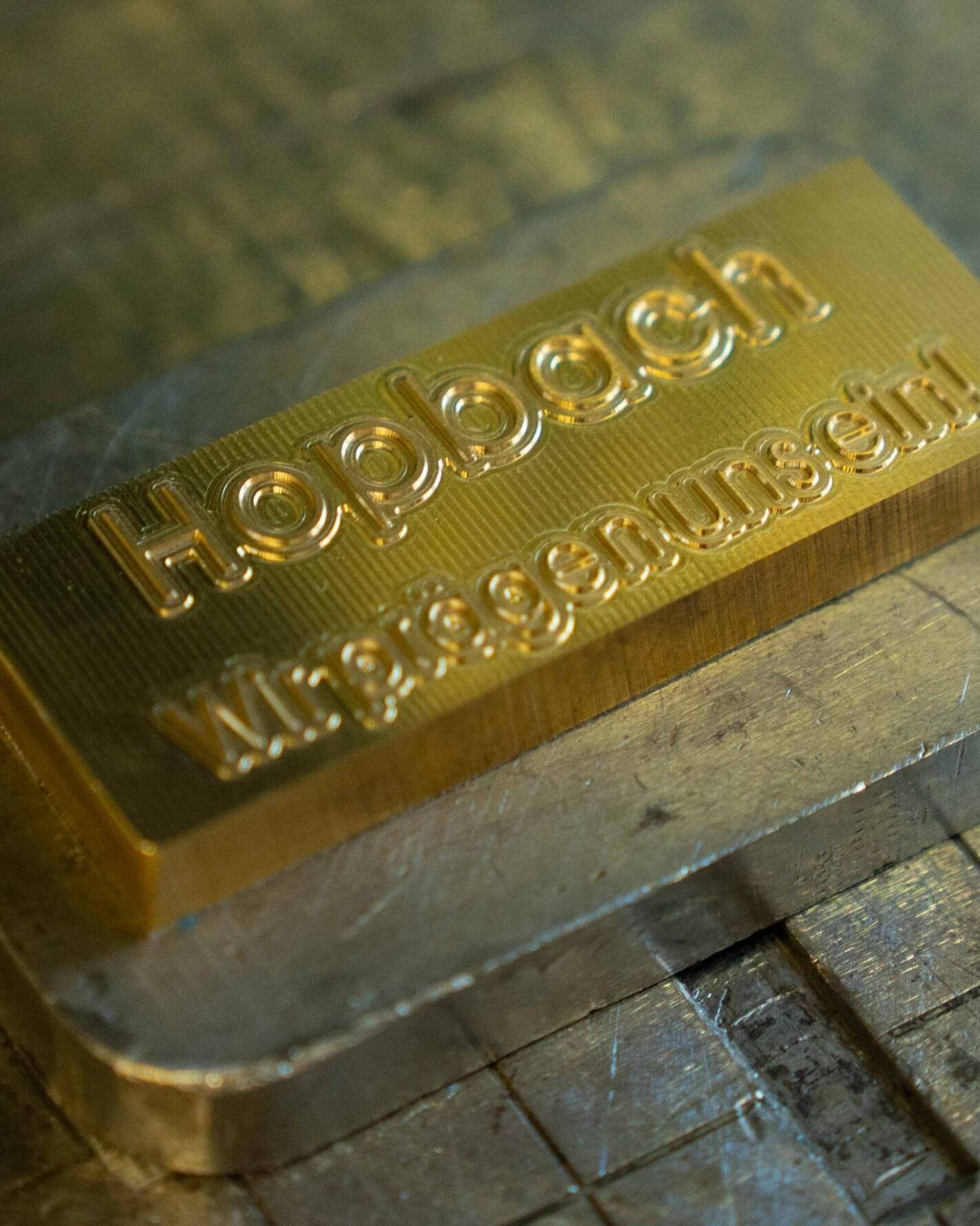 Hopbach Gravier- und Signiertechnik – Spezialist für Gravuren, Stempel, Prägewerkzeuge und individuelle Kennzeichnungstechnik aus Solingen.
