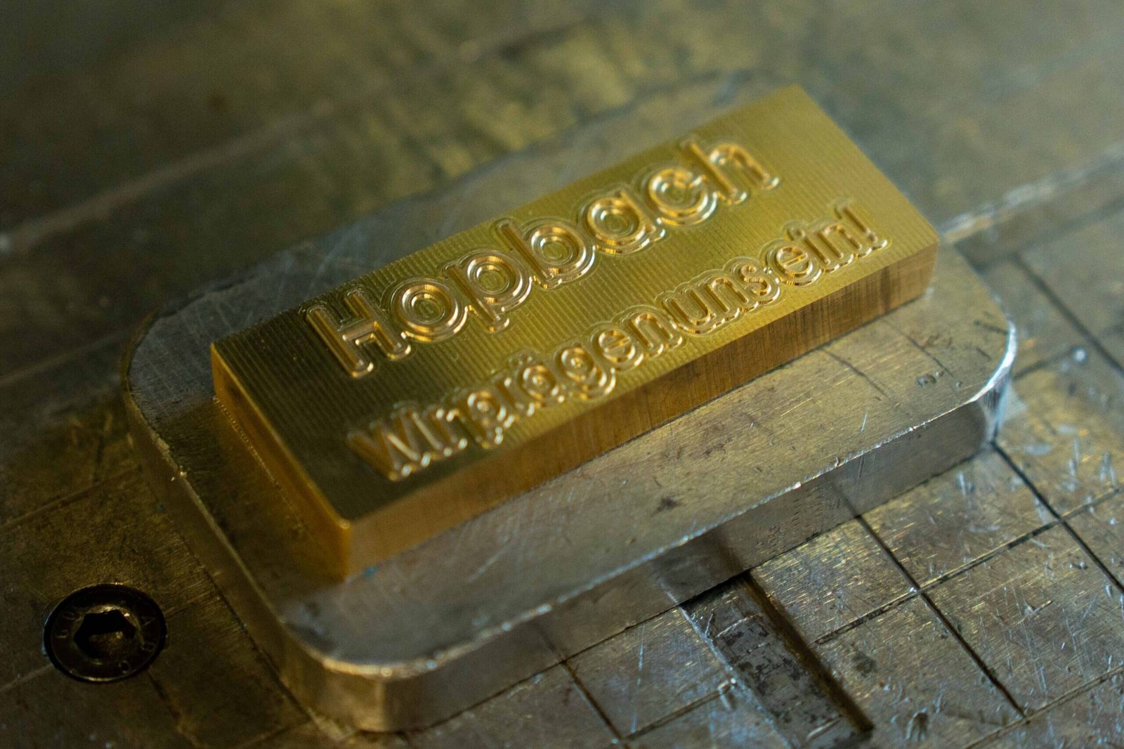 Hopbach Gravier- und Signiertechnik – Spezialist für Gravuren, Stempel, Prägewerkzeuge und individuelle Kennzeichnungstechnik aus Solingen.